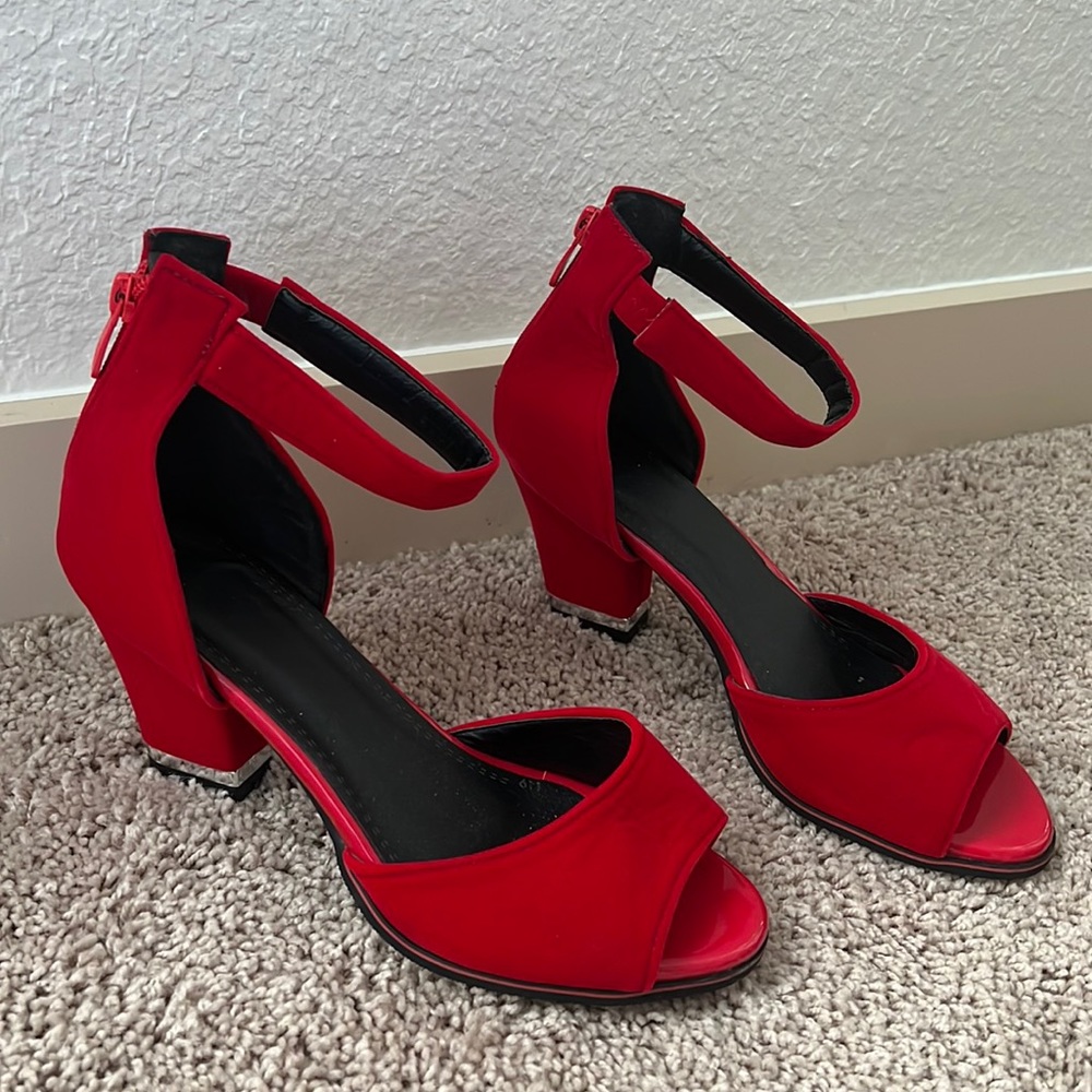 Women shoes, just used once!